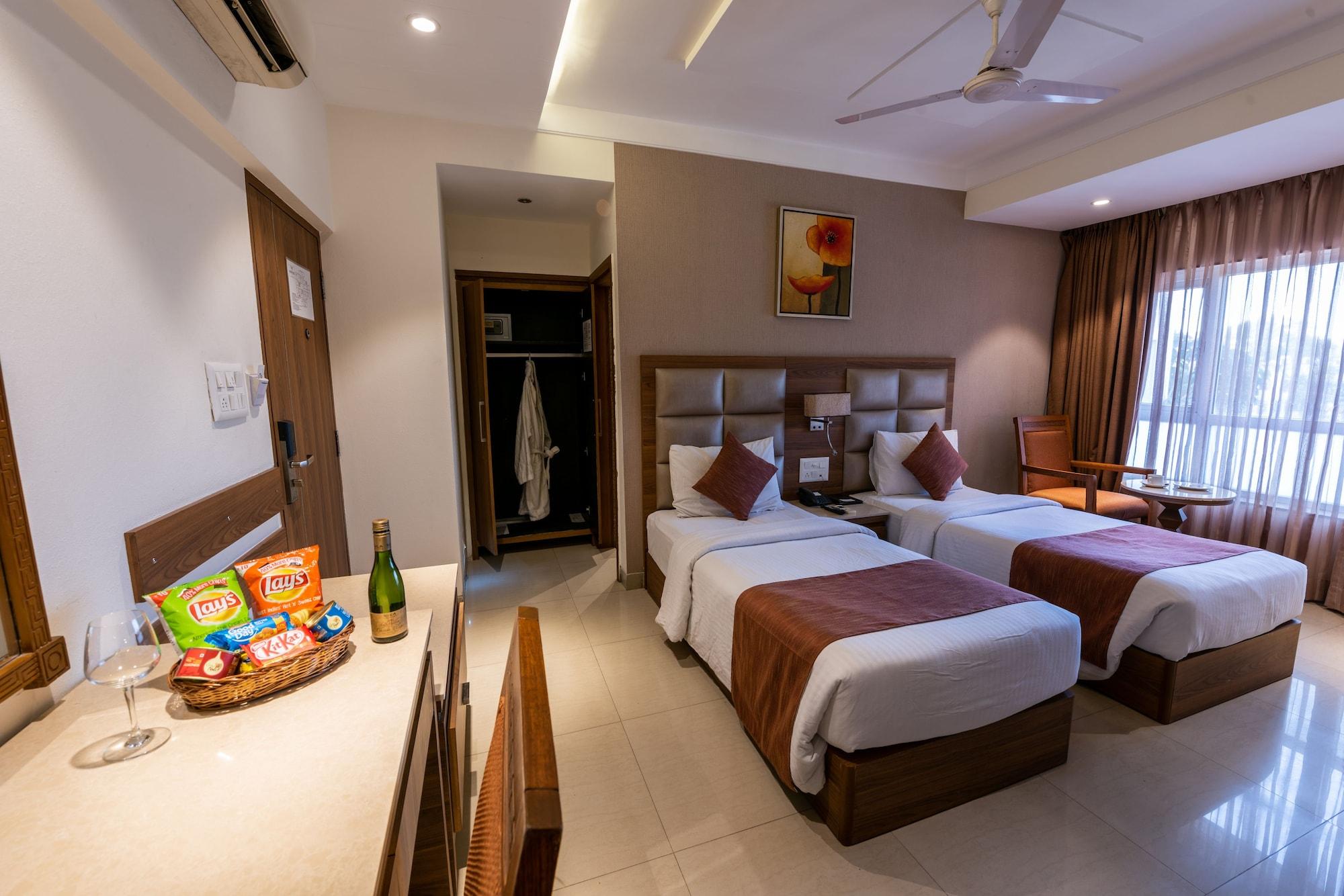 Hotel Treebo Trend Surya Nashik Exterior foto
