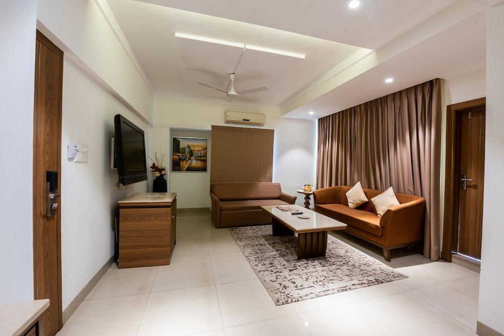 Hotel Treebo Trend Surya Nashik Exterior foto