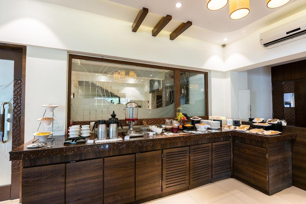 Hotel Treebo Trend Surya Nashik Exterior foto