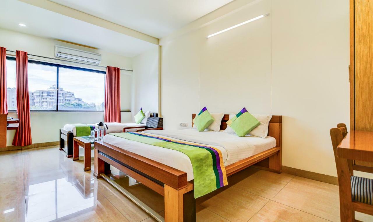 Hotel Treebo Trend Surya Nashik Exterior foto
